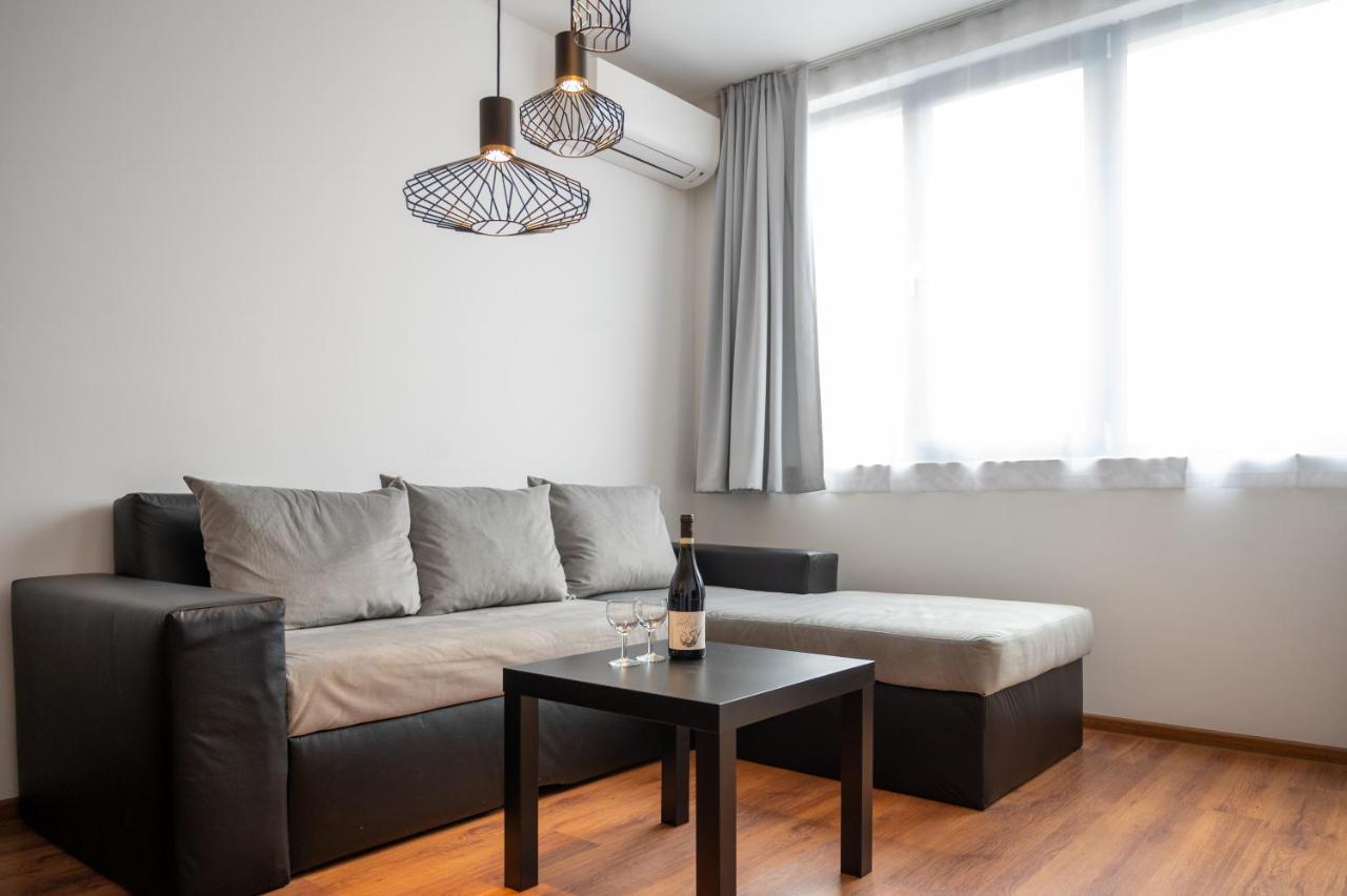Sunny 1Bdr Apartment Near Center Σόφια Εξωτερικό φωτογραφία