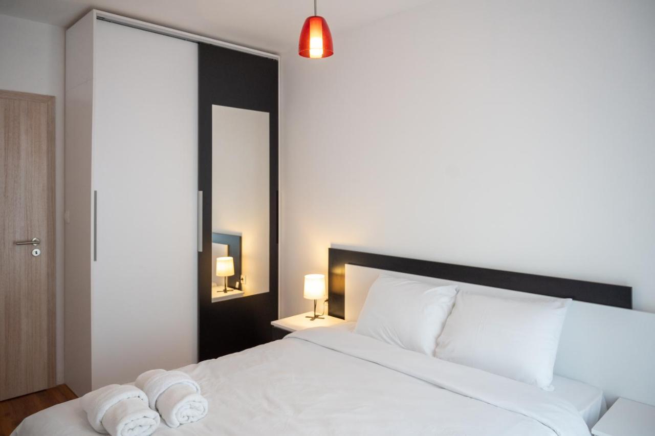 Sunny 1Bdr Apartment Near Center Σόφια Εξωτερικό φωτογραφία