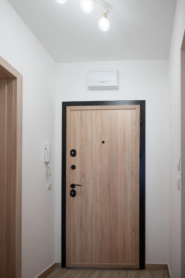 Sunny 1Bdr Apartment Near Center Σόφια Εξωτερικό φωτογραφία