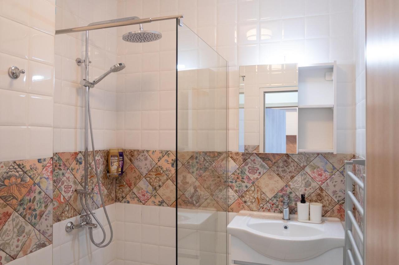 Sunny 1Bdr Apartment Near Center Σόφια Εξωτερικό φωτογραφία